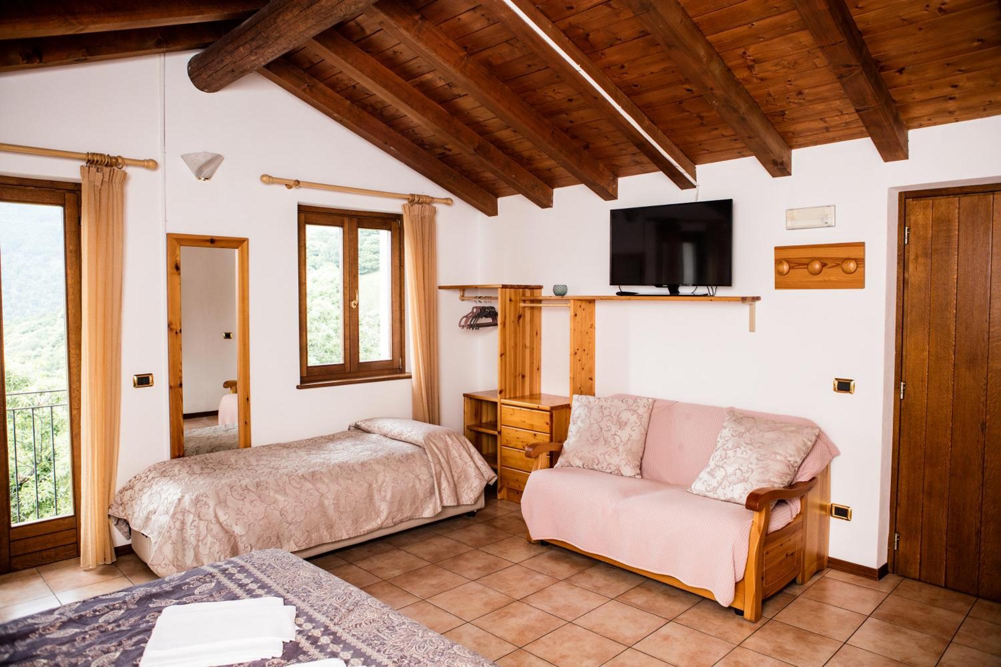 Agriturismo La Fonte Di Mariella Gravedona Ngoại thất bức ảnh
